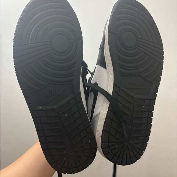 Nike Men's Black and Silver Sneakers - Picture 8 of 9